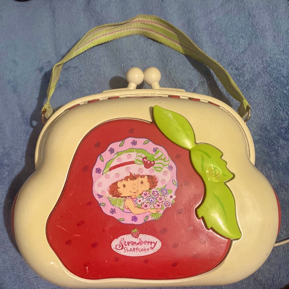 Strawberry shortcake cd player/radio